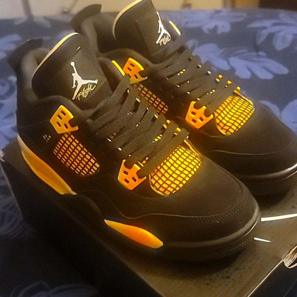 NEW Air Jordan Thunder 4s